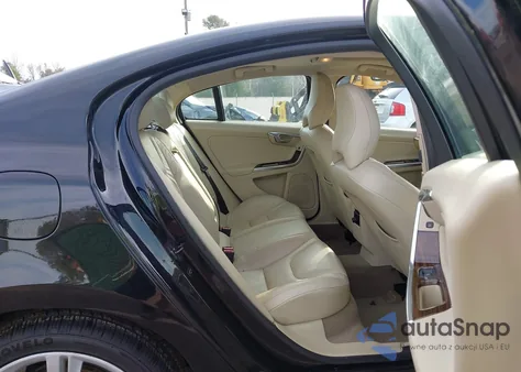 2011 Volvo S60 T6 z USA, uszkodzony, nr VIN YV1902FH7B2007660